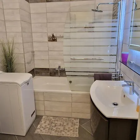 Extra Sok Szobas Apartman Kozpontjaban Lejlighed *